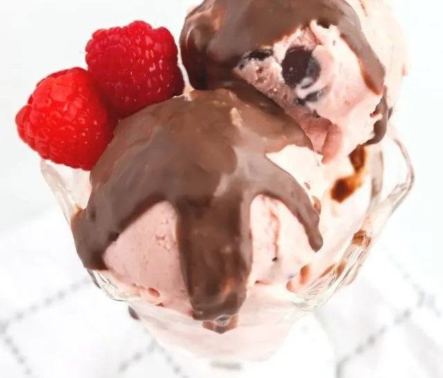 cropped-raspberry-chocolate-chip-ice-cream-in-the-Ninja-Creami.jpg
